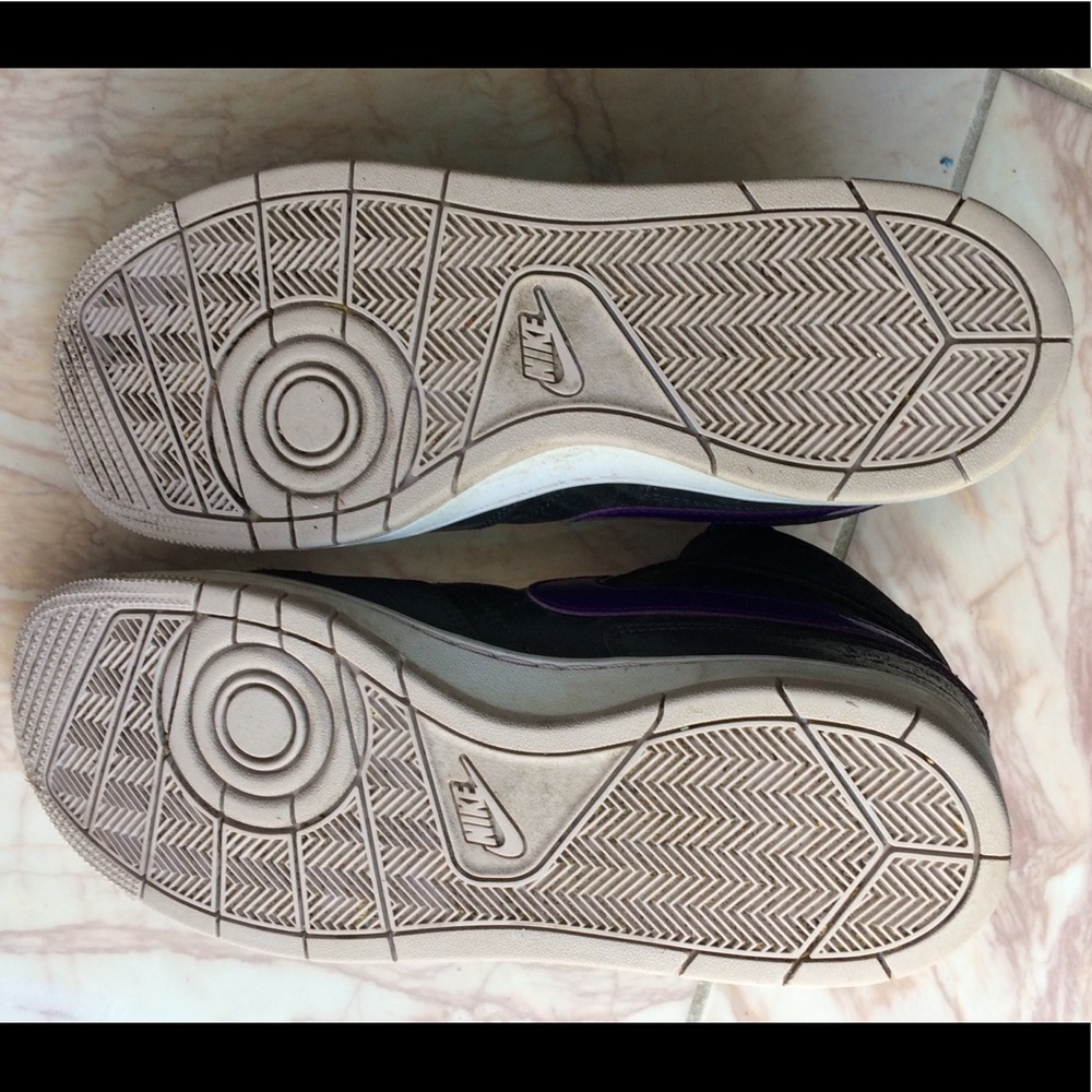 Nike - Picture 4 of 7